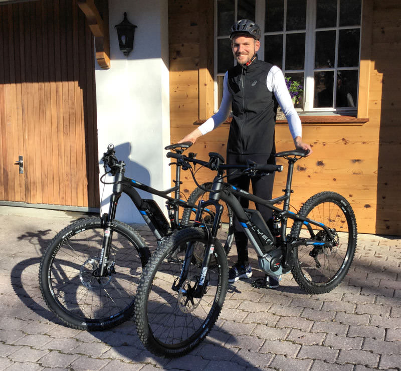 hotel-hornberg-saanenmoeser-gstaad-news-blog-manfred-mit-e-bikes_mini